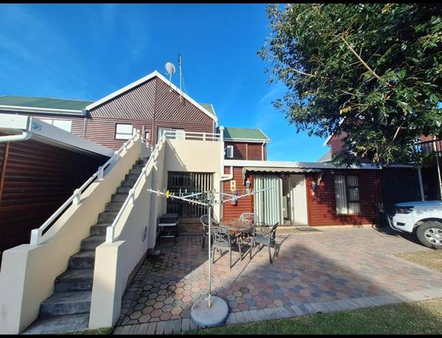 3 BEDROOM TOWNHOUSE FOR SALE IN HARTENBOS HEUWELS